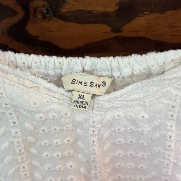 Sim & Sam White Embroidered Tank - Picture 3 of 6